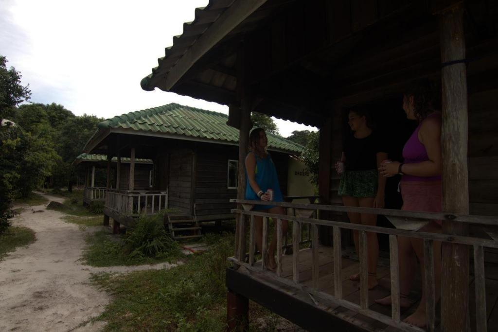 Mad Monkey Koh Rong Samloem Vandrerhjem Ko Rong Sanloem Eksteriør bilde