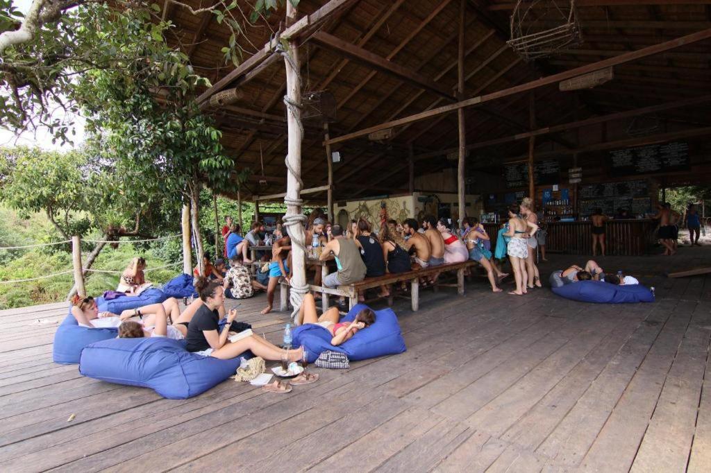 Mad Monkey Koh Rong Samloem Vandrerhjem Ko Rong Sanloem Eksteriør bilde