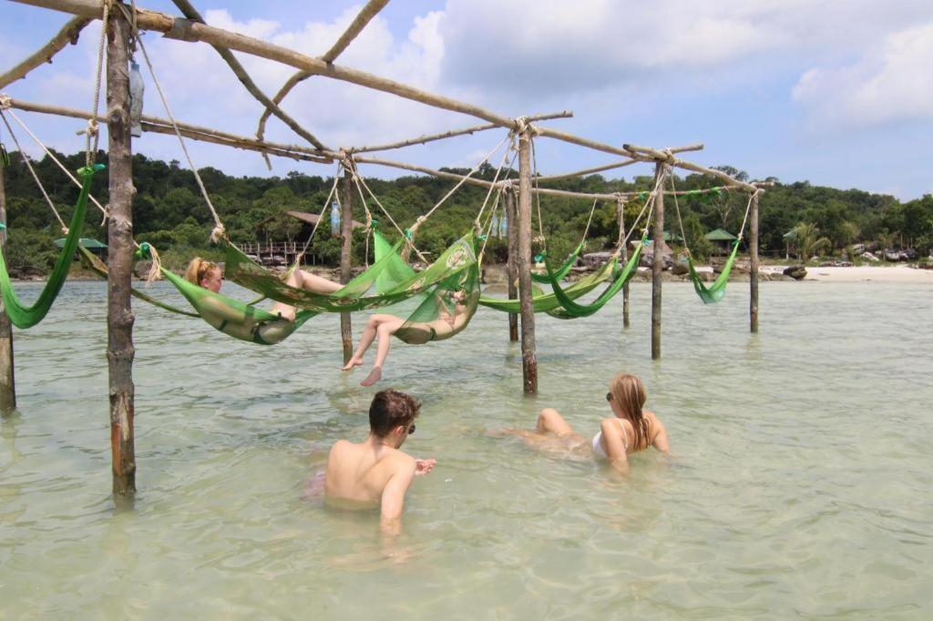 Mad Monkey Koh Rong Samloem Vandrerhjem Ko Rong Sanloem Eksteriør bilde