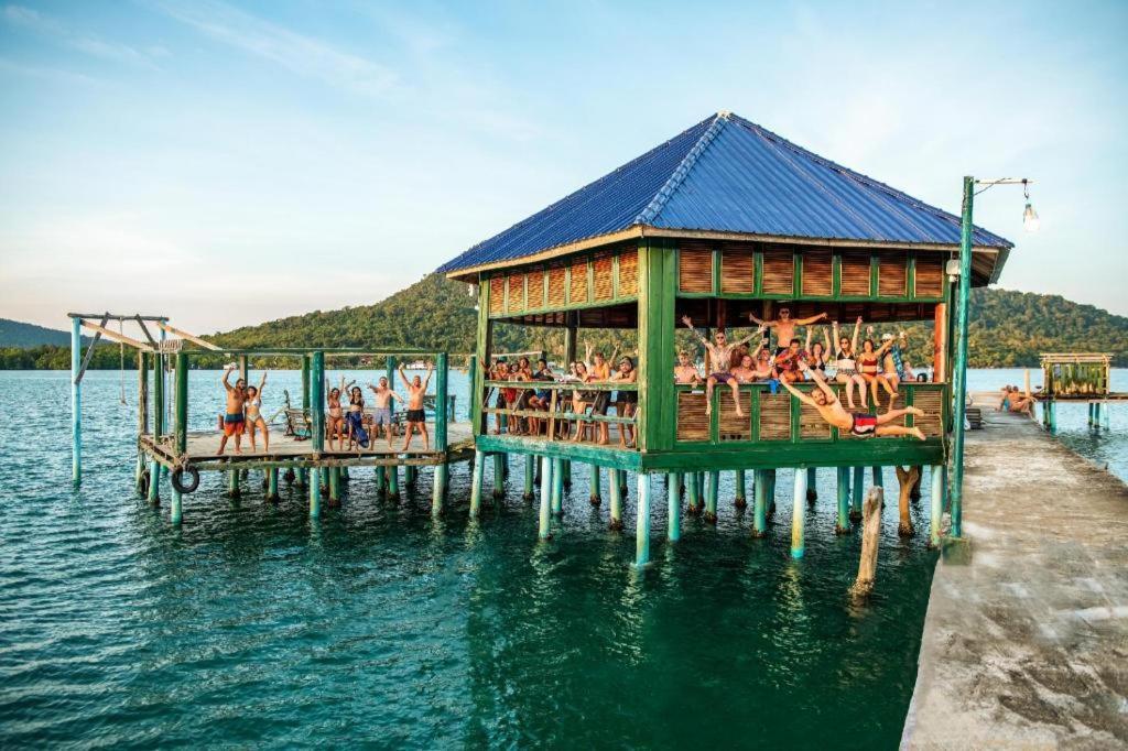 Mad Monkey Koh Rong Samloem Vandrerhjem Ko Rong Sanloem Eksteriør bilde